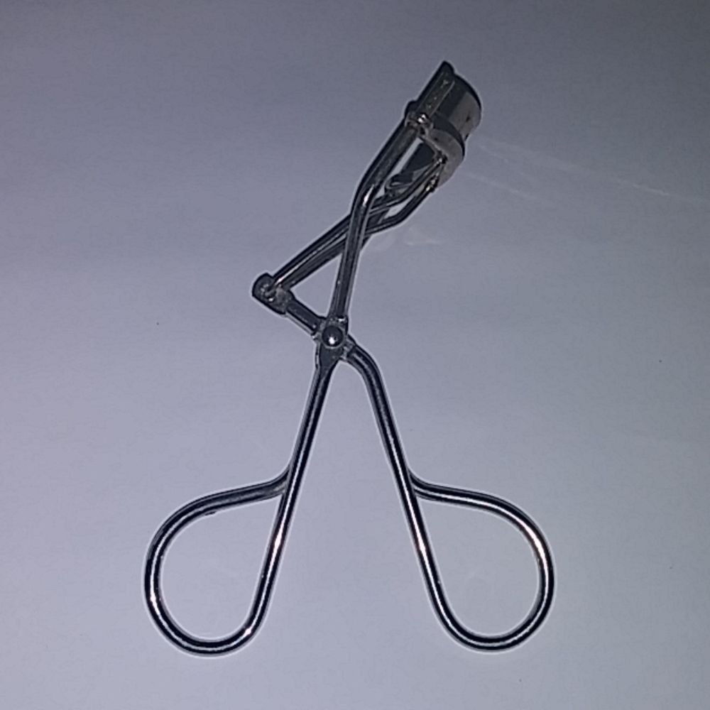 Eyelash curler